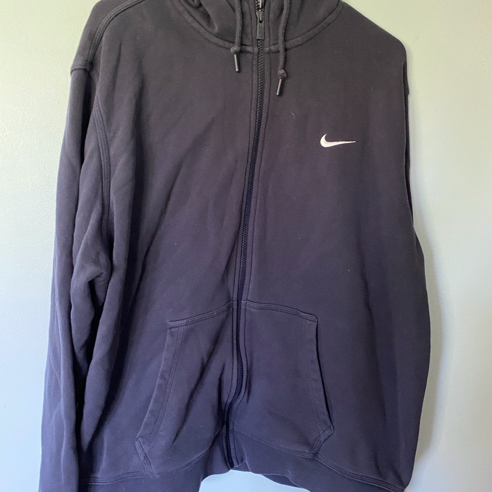 Preowned Navy Nike hoodie in preowned but good condition sz XXL no holes/tears